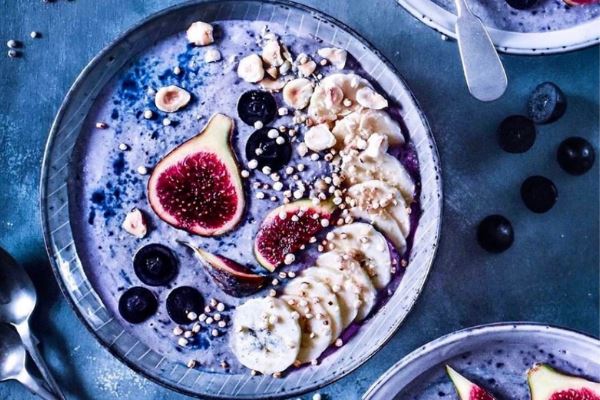 Purple vegan smoothie bowl